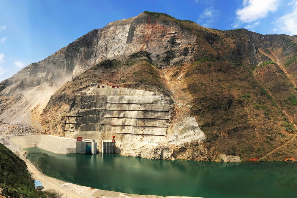 牛栏江红石岩堰塞湖整治AYX爱体育新貌-右岸高边坡.jpg